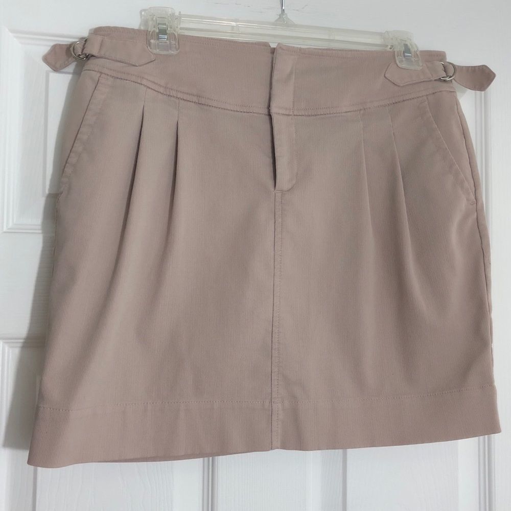 Banana Republic pink corduroy size 6 skirt w/ buckle detail